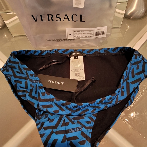 VERSACE MEN'S SWIMMING BEACHWEAR MADE IN ITALY SIZE #4 USA SIZE S/M NEW. - Picture 4 of 5